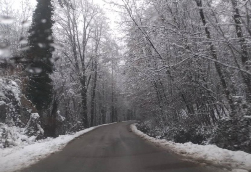 Oprezno za volanom: Moguća poledica u višim predjelima