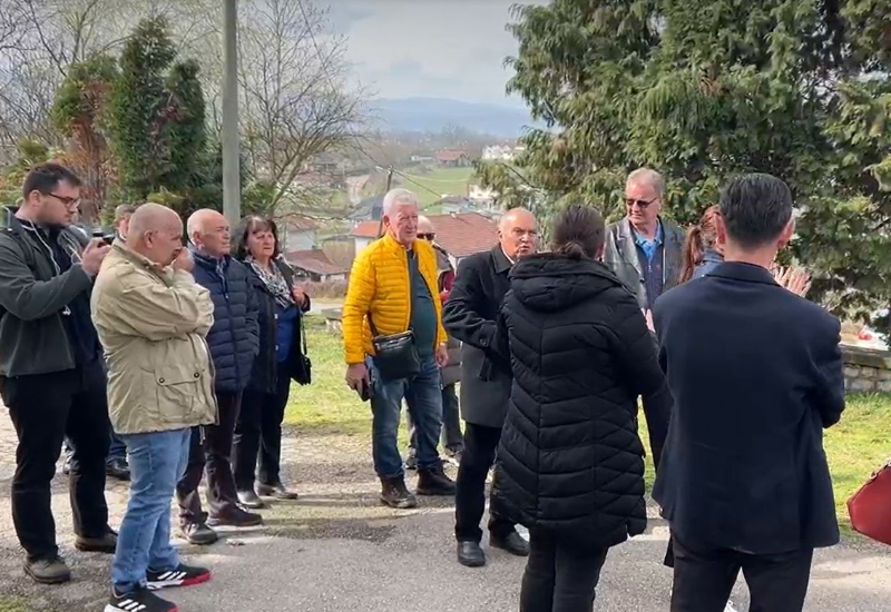 Drama u Tuzli: Mještani optužuju župnika za kriminal, on tvrdi da su ga zarobili u crkvi