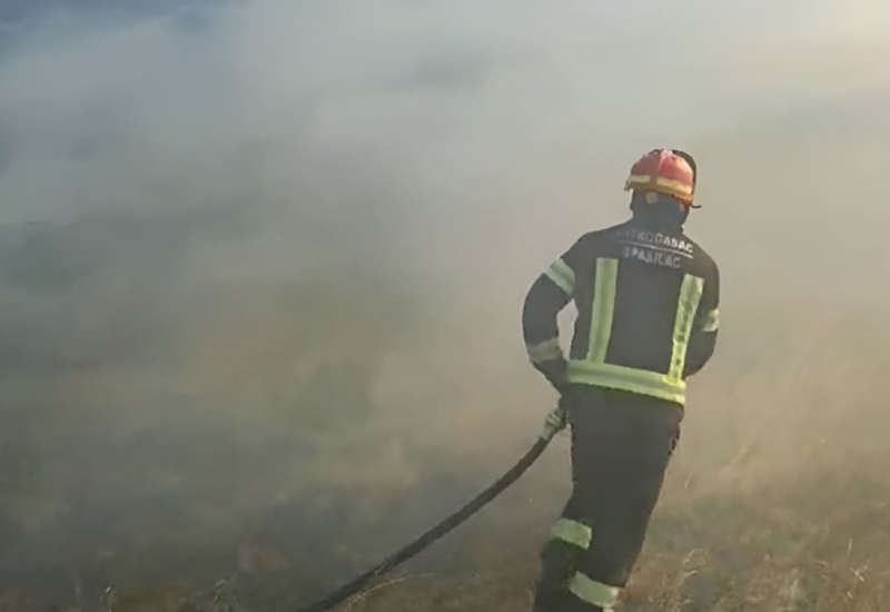 Borba sa vatrenom stihijom u Crnoj Gori još traje, stiže pomoć iz EU