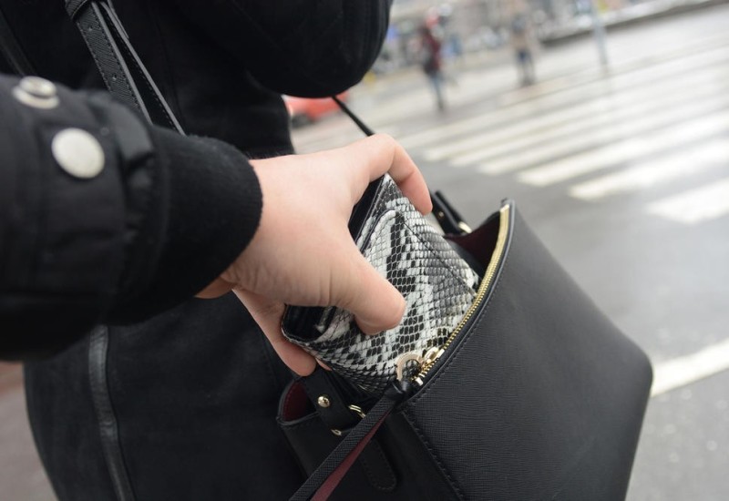 Krao novčanike po autobuskim stanicama