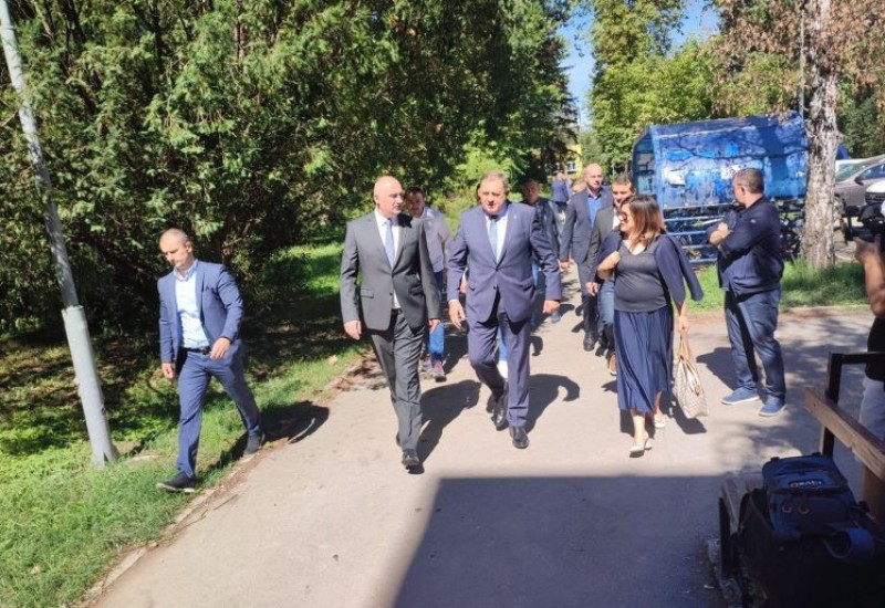 Dodik posjetio studentski centar “Nikola Tesla”