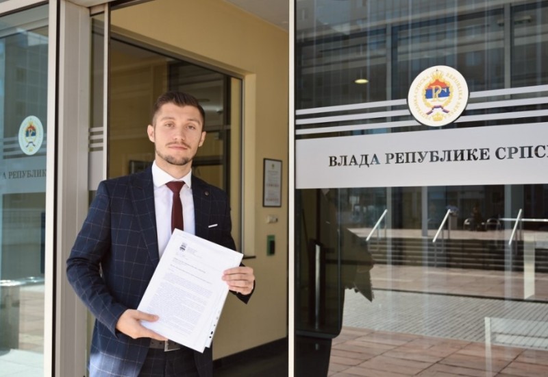 Kresojević predao zahtjev ministarstvu, obrušio se na gradski skupštinu