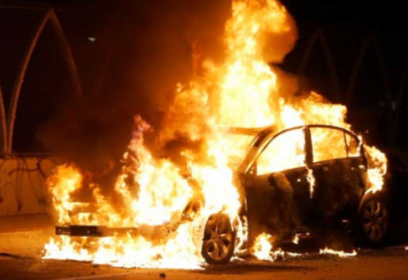 U južnom dijelu Kosovske Mitrovice zapaljen auto srpskih registarskih tablica