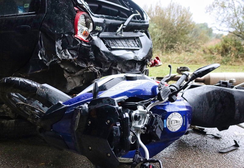 Motociklista poginuo u sudaru s autom