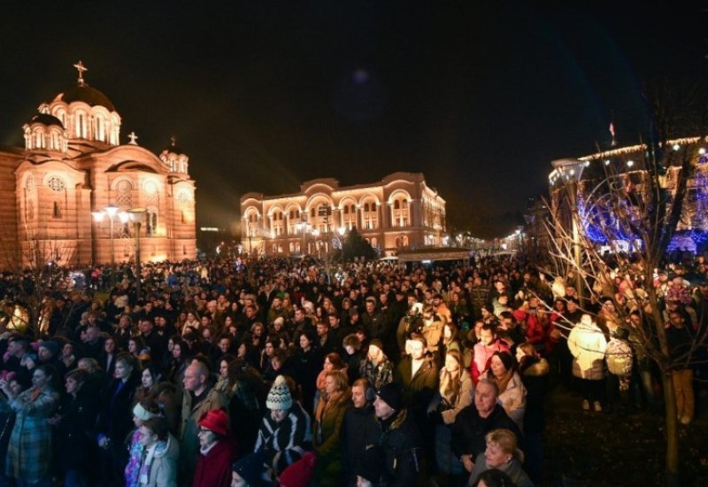 Banjalučani dočekali pravoslavnu Novu godinu ispred Hrama Hrista Spasitelja