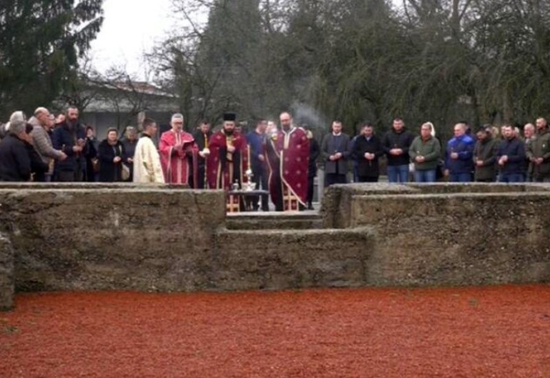 Služen parastos za Srbe ubijene na “krvavoj liturgiji” kod Kozarske Dubice