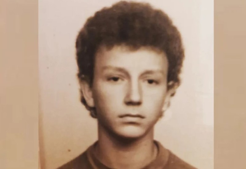 Gotovo je nemoguće da na ovoj fotki prepoznate jednog od najpopularnijih voditelja u regiji