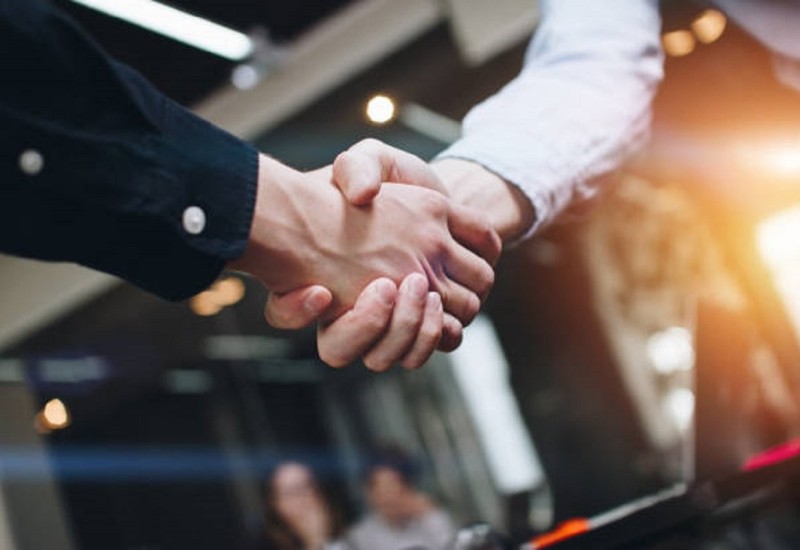 Rusi postali vlasnici firme bliske Karićima