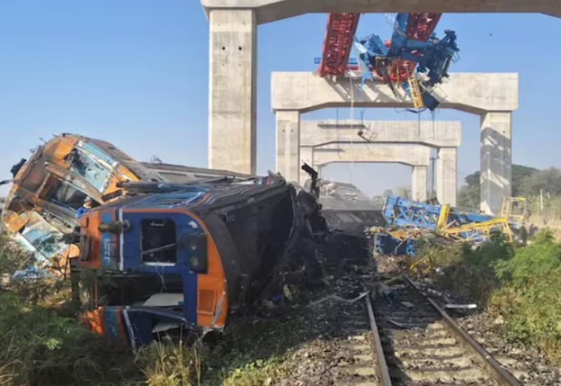 Tragedija na pruzi na Tajlandu: kran pao na voz, najmanje 29 poginulih