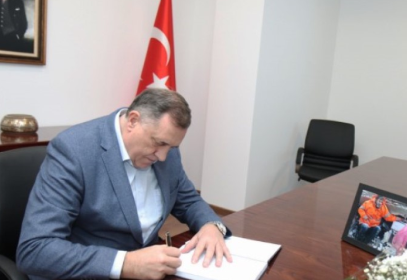 Dodik se upisao u knjigu žalosti povodom tragedije u Turskoj