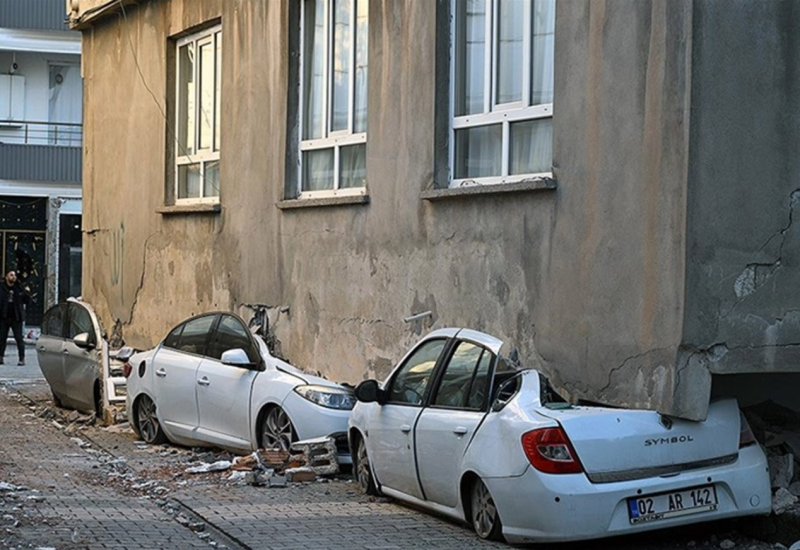 Zgrada u Turskoj "progutala" automobile (FOTO)