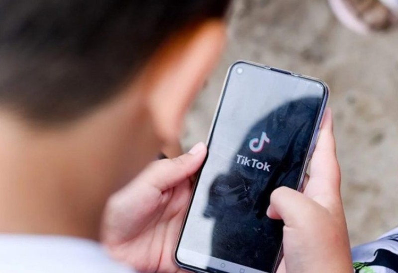 Kako Tik Tok mijenja svijet i guta nove generacije: Izazov sadašnjosti i strah od budućnosti