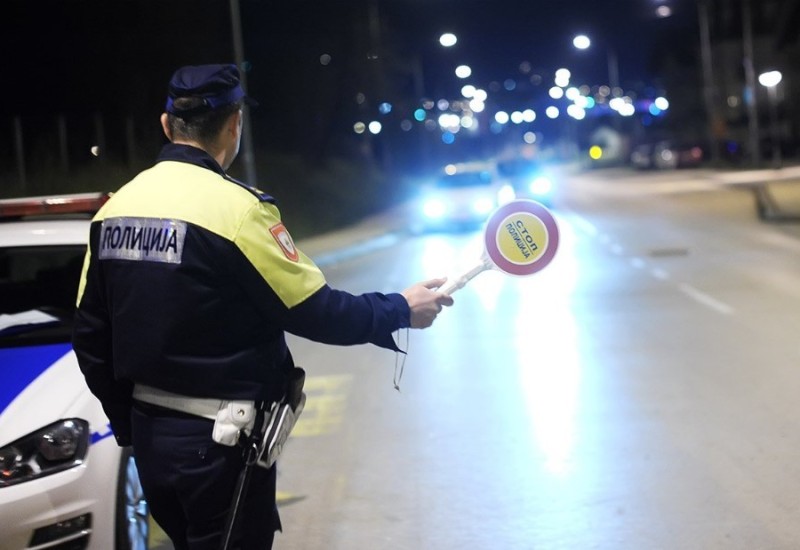 Policajac optužen da je pendrekom slomio nogu vozaču