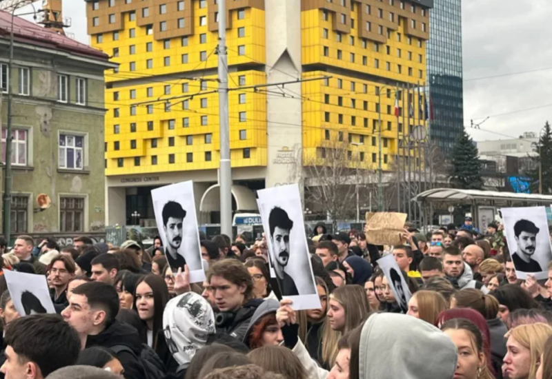 Novi protest u Sarajevu: Građani traže odgovornost nakon pogibije mladića u tramvajskoj nesreći