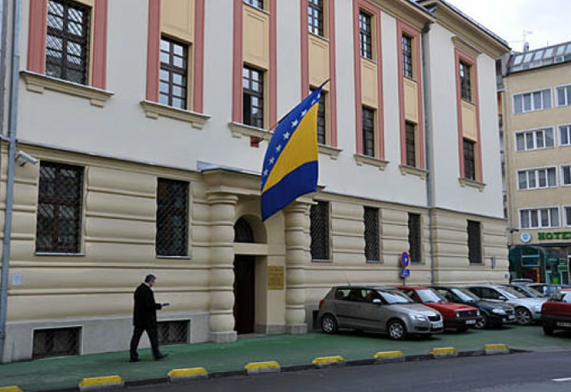 Policija pronašla oružje i spid: Dvojica uhapšenih predati u Tužilaštvo