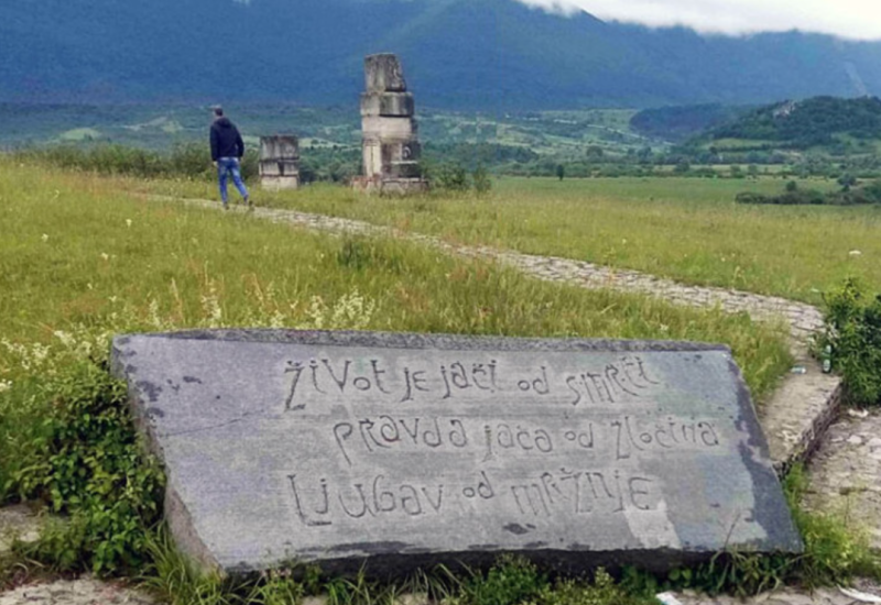 Dodik o skrnavljenju u Garavicama: Još jedan pokušaj da u FBiH unište spomenike o srpskom stratištima