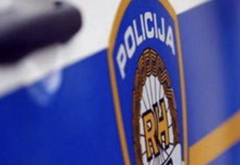 Mladić preminuo u ugostiteljskom objektu, uhapšena jedna osoba