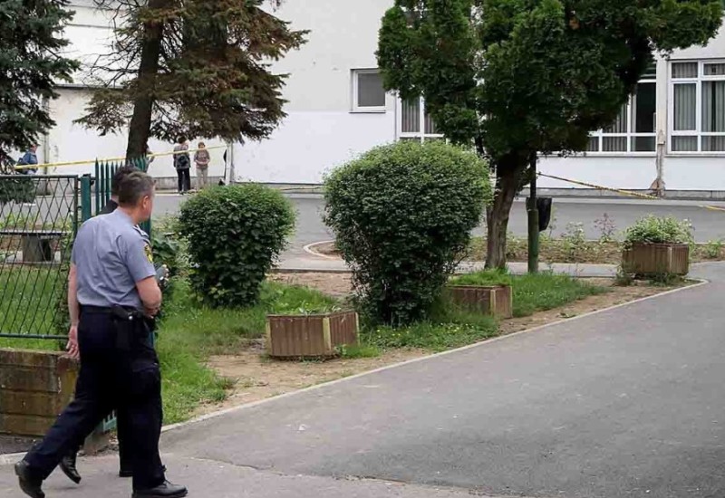 Objavljen snimak hapšenja učenika osumnjičenog za pucnjavu u Lukavcu (VIDEO)