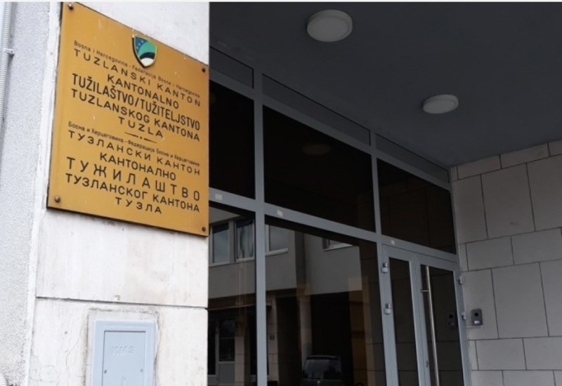 Tužilaštvo o pucnjavi u Lukavcu: Ispaljeno više hitaca, učenik odbacio pištolj