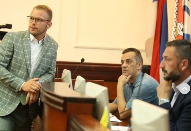 "Oni, kao, hoće da daju besplatne placeve mladima, a mi im, kao, ne damo" Gradska vlast u pat poziciji, Banjalučani na belaju