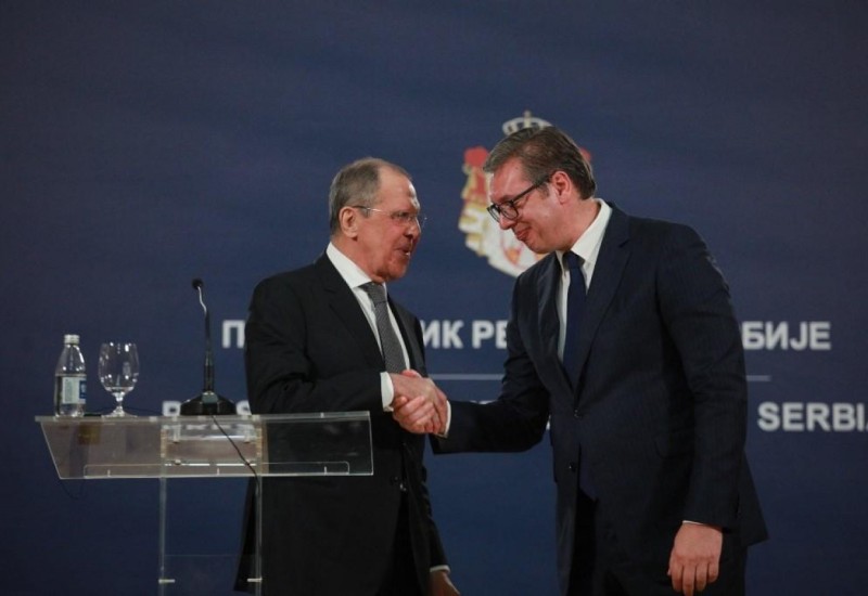 Lavrov: Vučić hrabro trpi pritisak EU, Moskva očekuje reakciju beograda na Martensa