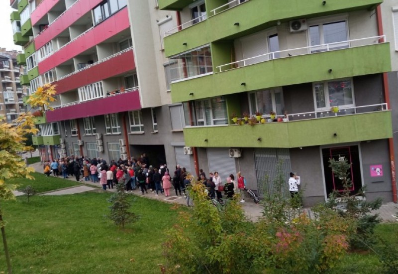 Ogromne gužve za dodjelu jednokratne novčane pomoći