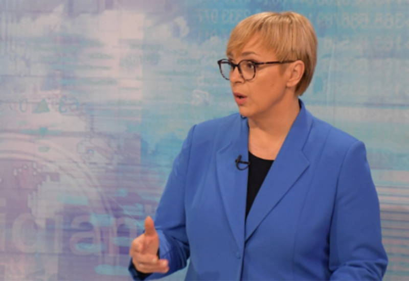 Nataša Pirc Musar vozi motor i sakuplja figurice sova