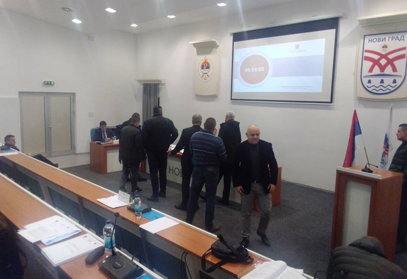 Burno na Skupštini opštine Novi Grad: Isključeno sedam odbornika