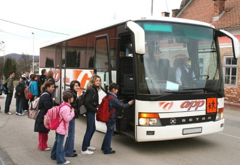 Učenici ostali bez prevoza, auto-prevoznici traže poskupljenje