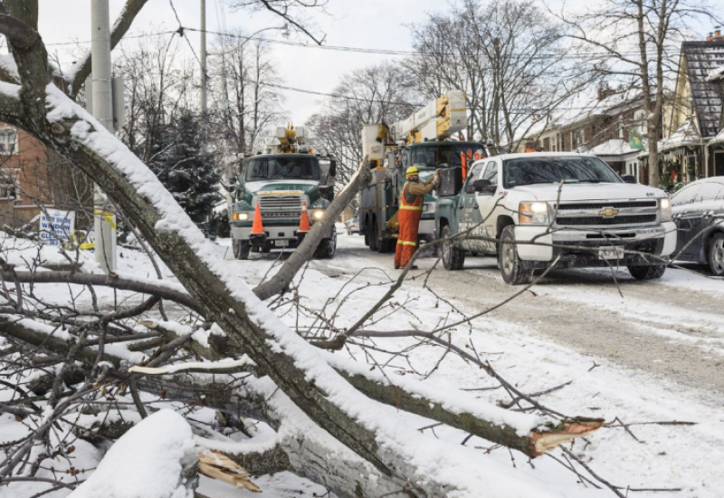 Oluja u SAD-u: Tornada i mećave širom zemlje, otkazano 9.000 letova