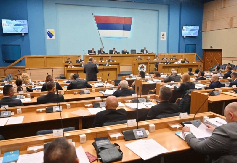 Opozicija u Skupštini: Pitagora bi ponovo umro kad bi vidio kako računate