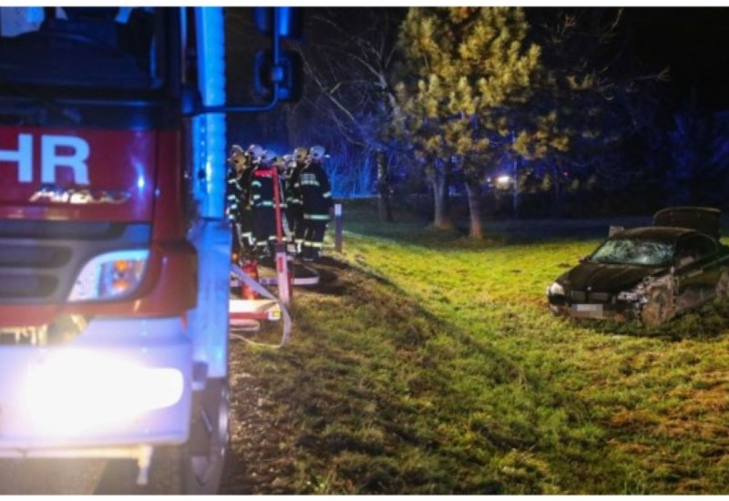 Vozač iz BiH pijan bježao policiji, sletio u dvorište kuće