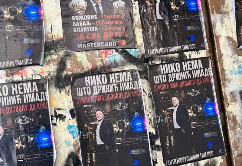 Razriješena misterija plakata o kojima bruji Banjaluka: Evo ko stoji iza poruka o Driniću i drugim politčarima (FOTO)