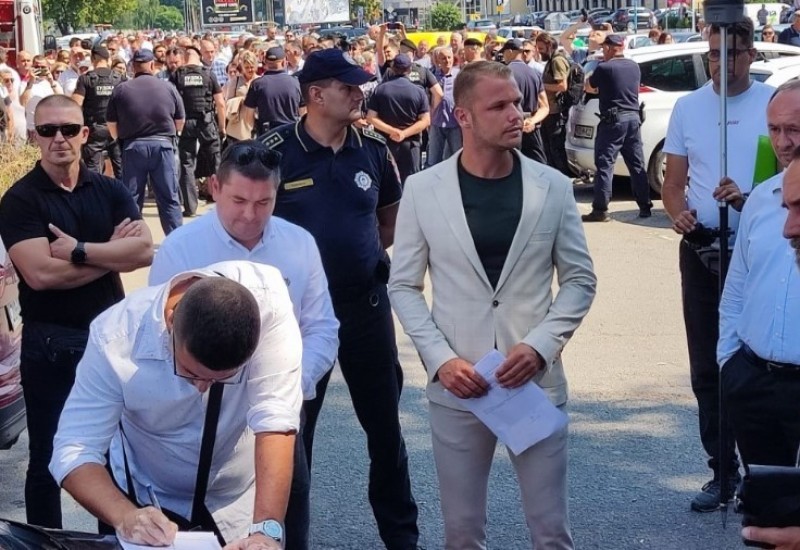 Stanivuković: Sudovi legalizovali kriminal, parking je naš