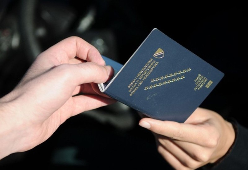 Djevojka iz BiH za 100 evra kupila pečat za pasoš, pala na granici sa Hrvatskom