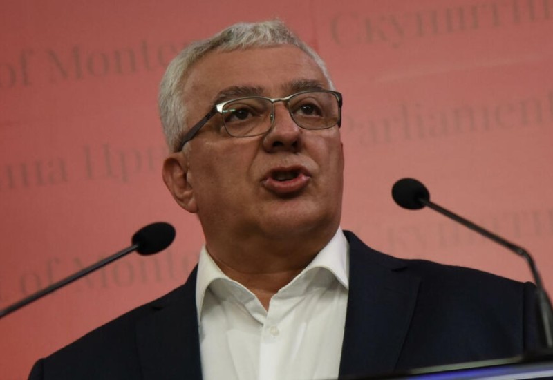 Mandić povodom praznika: Raduje me isticanje srpskih trobojki u Crnoj Gori