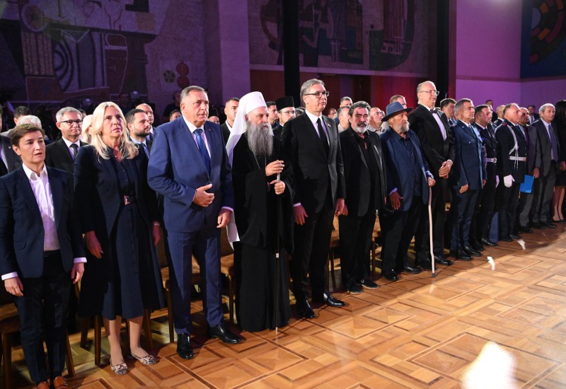 Vučić: Danas se slavi biološki opstanak srpskog naroda