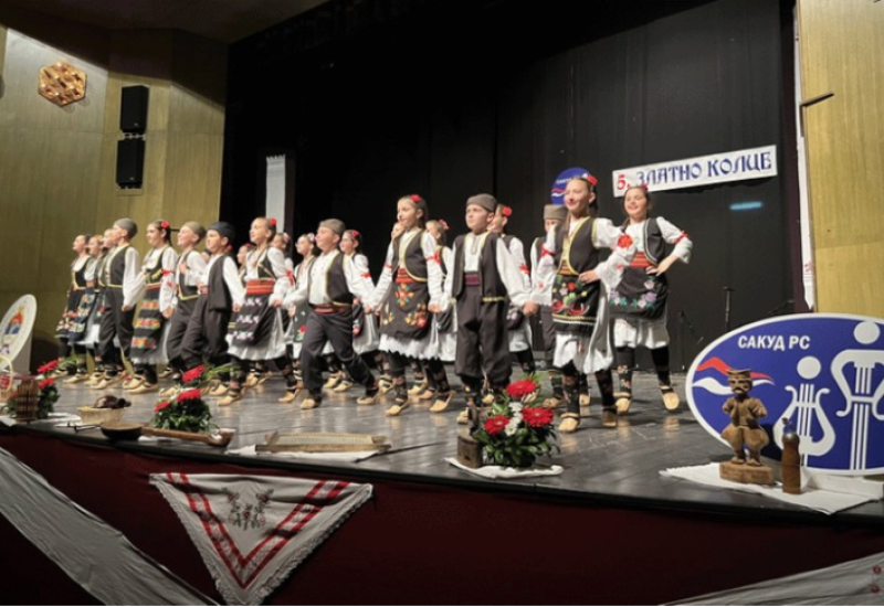 DOBOJ: Otvorena šesta smotra dječijeg folklora "Zlatno kolce"