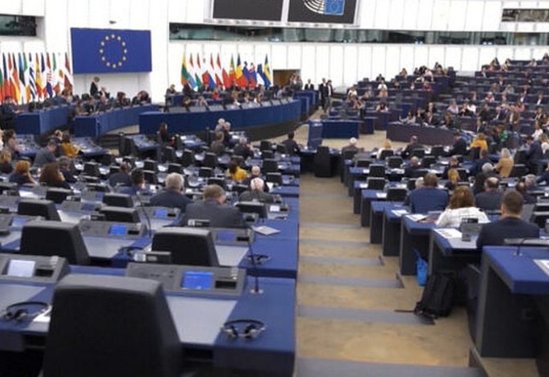 Poslanici Evropskog parlamenta bili upozoreni da ne piju flaširanu vodu