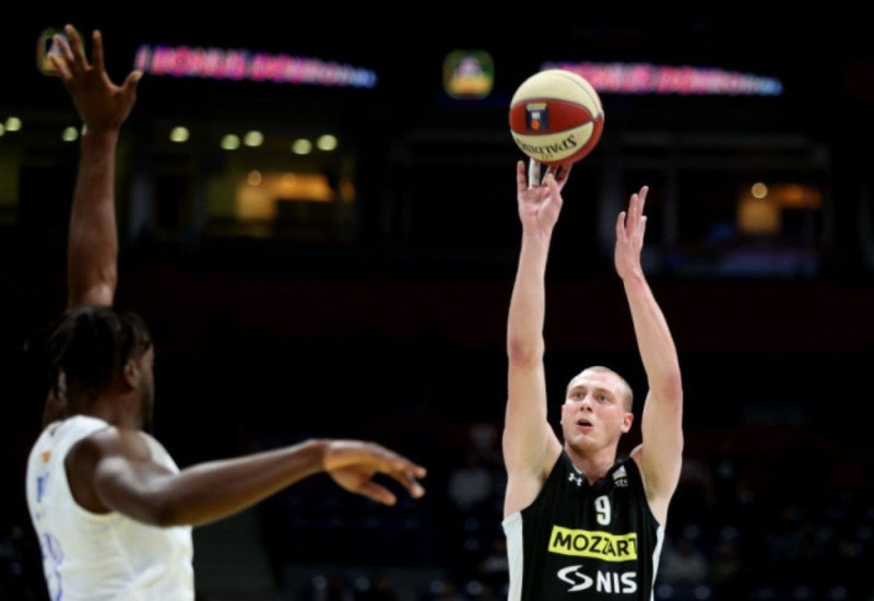 Kanonada košarkaša Partizana protiv MZT-a, crno-beli brojali do 120