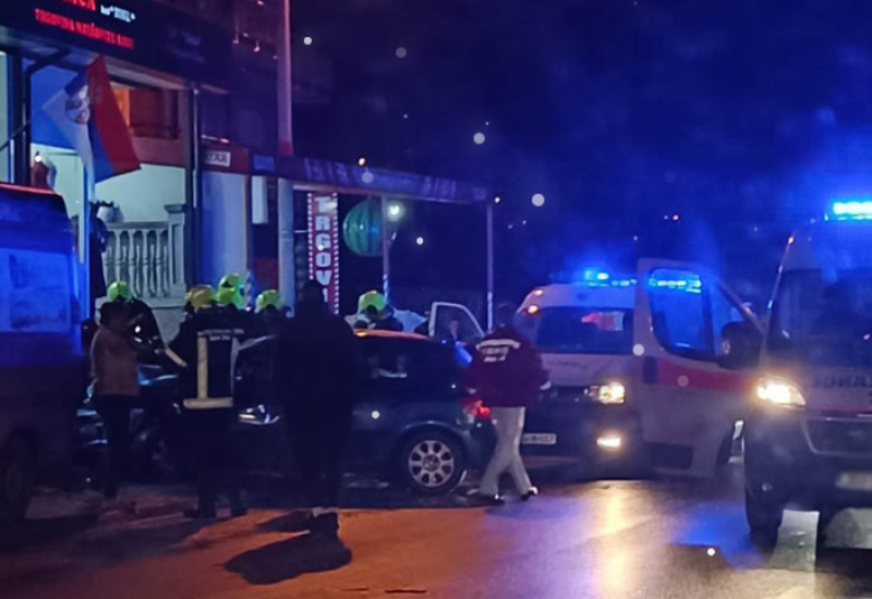 Četiri osobe povrijeđene u saobraćajki na Laušu: Djevojčicu udarilo vozilo koje se odbilo nakon sudara