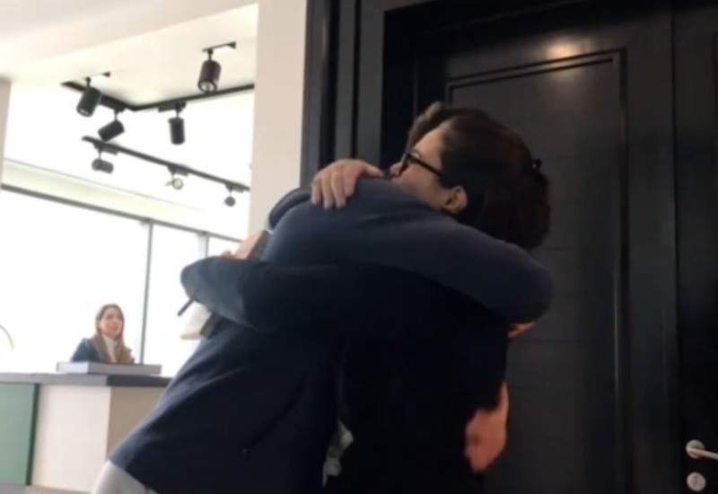 Dirljiv susret: Zaplakala dok je Novaku pričala koliko ga voli VIDEO