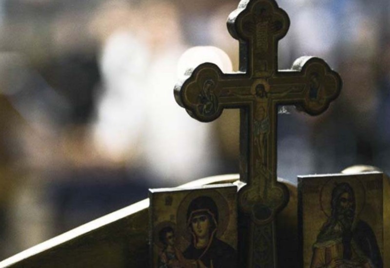 Užas u Vinkovcima: Oskrnavljen krst i nalijepljena užasna ilustracija obješenih ljudi FOTO