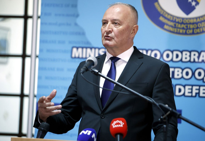 Helez traži istragu i prekida vojnu saradnju sa Srbijom