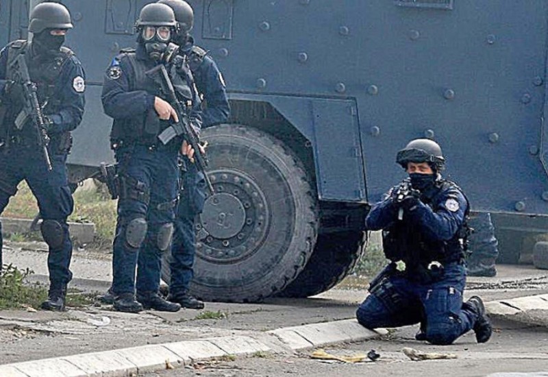 Situacija se ne smiruje: Tri eksplozije, bačene šok bombe u Zvečanu i Kosovskoj Mitrovici