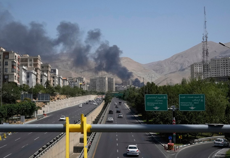 Izrael pogodio zgradu iranske državne televizije, voditeljka bježi (VIDEO)