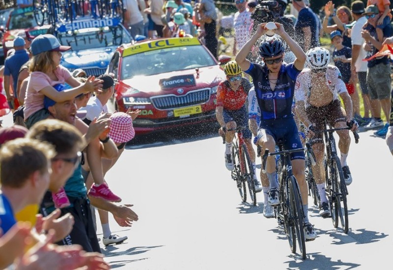Praveći selfi izazvao veliki sudar na Tur de Fransu