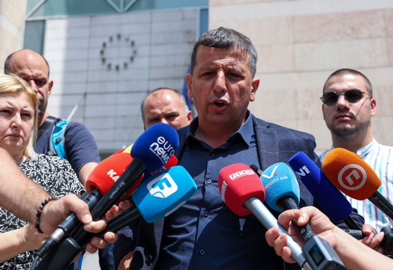 Incident ispred delegacije EU: Vukanović napadnut dok je kritikovao strance (VIDEO)