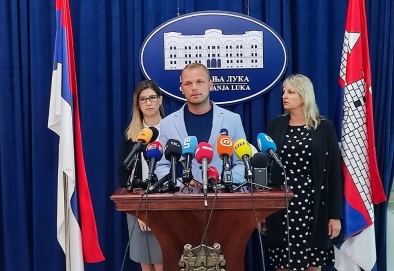Stanivuković Đajiću: Neka SNSD ukine akcize i skupu struju, pa će parking biti besplatan