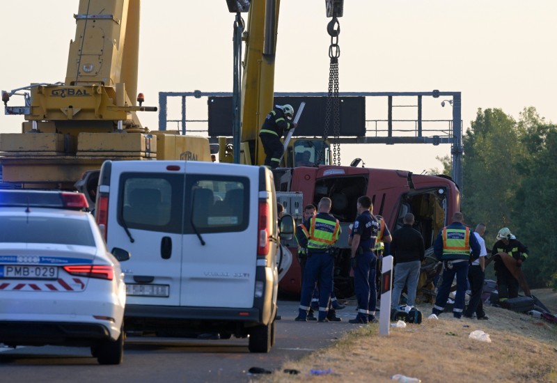 Mađarska: U prevrtanju autobusa poginulo najmanje 12 osoba, vozač priveden